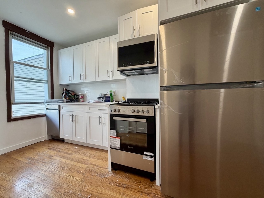 144 Suydam Street - Photo 1