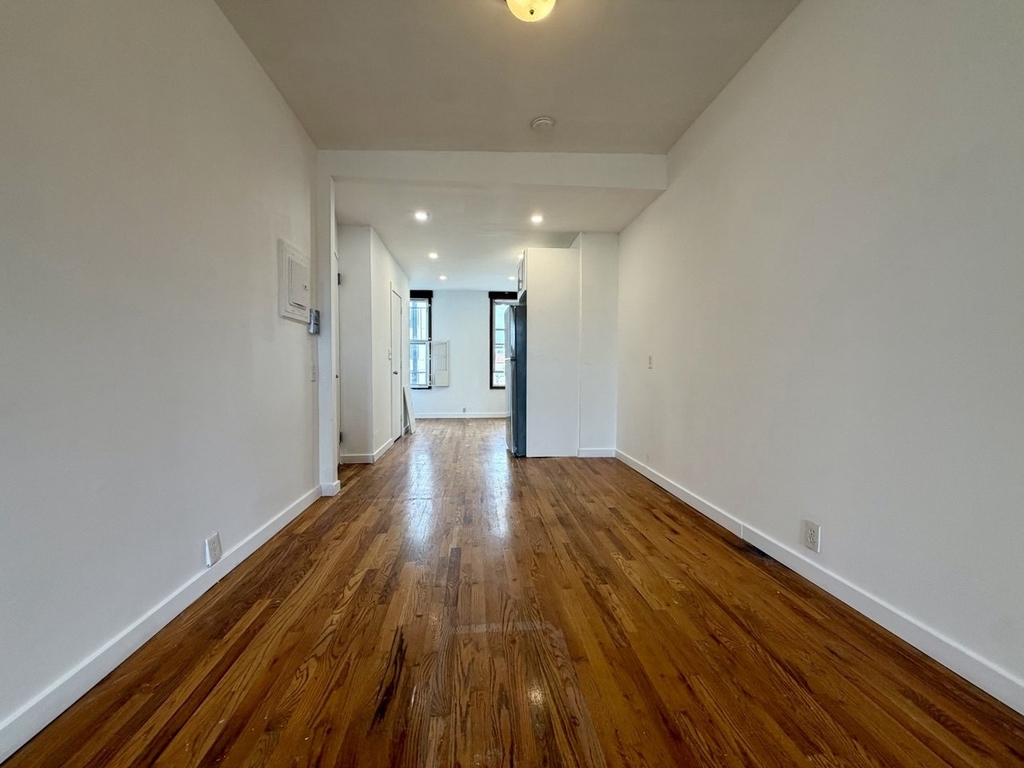 144 Suydam Street - Photo 0
