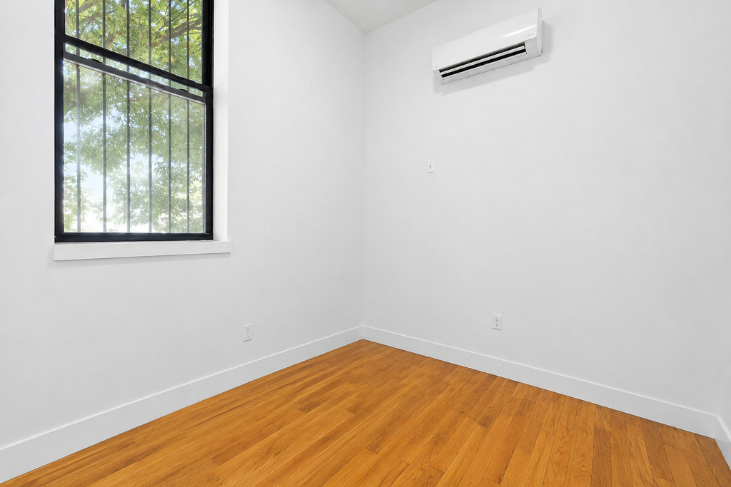 1079 Madison Street - Photo 2