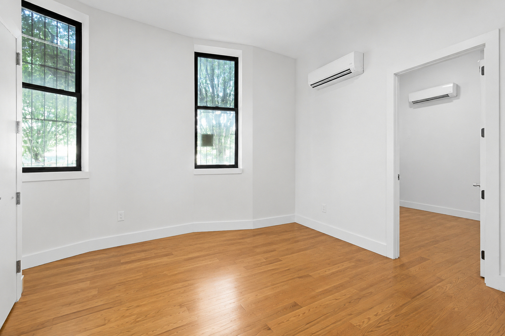 1079 Madison Street - Photo 0