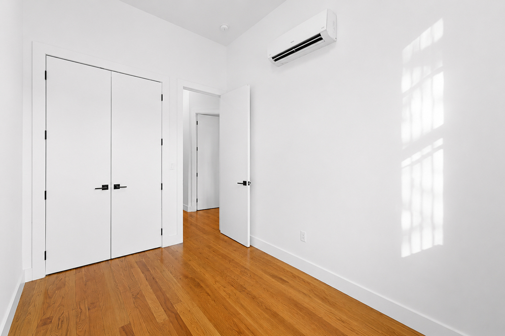 1079 Madison Street - Photo 4