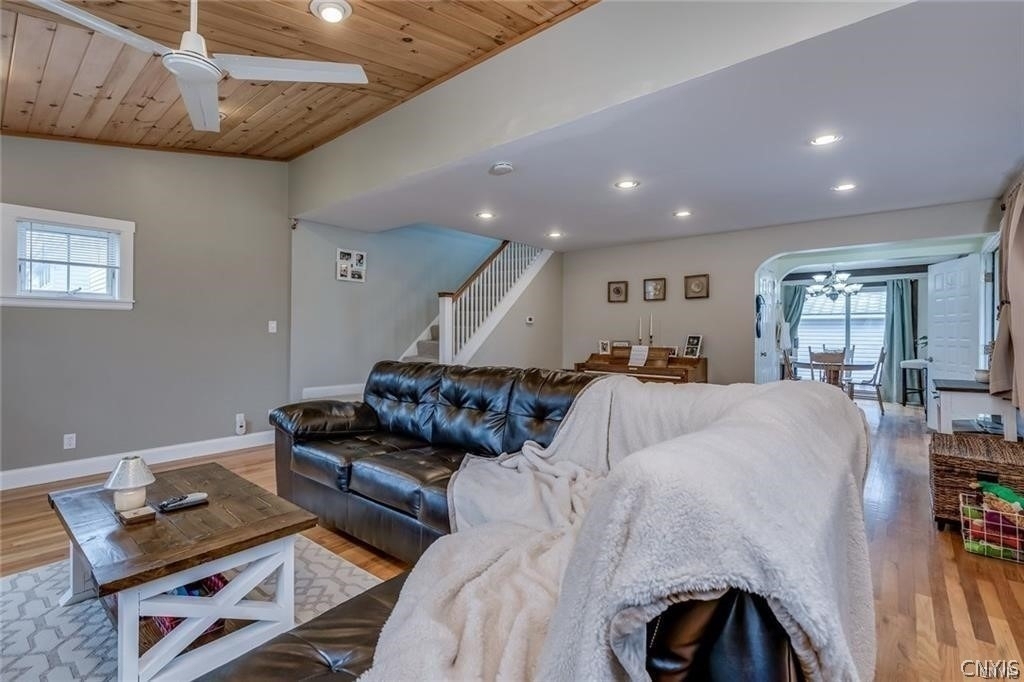 150 Seymour Street - Photo 6