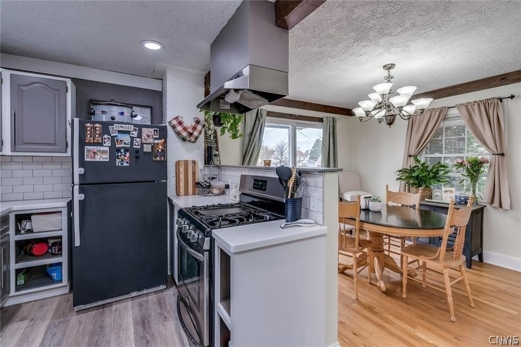 150 Seymour Street - Photo 3