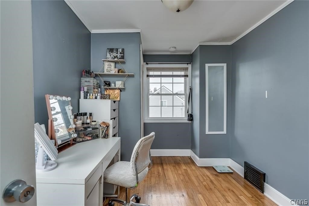 150 Seymour Street - Photo 9