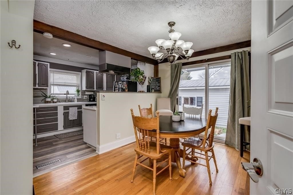 150 Seymour Street - Photo 2