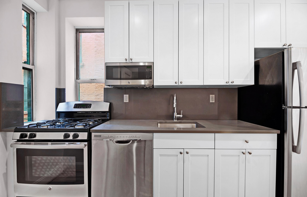West 45th Street (8TH & 9TH AVE) - Photo 2