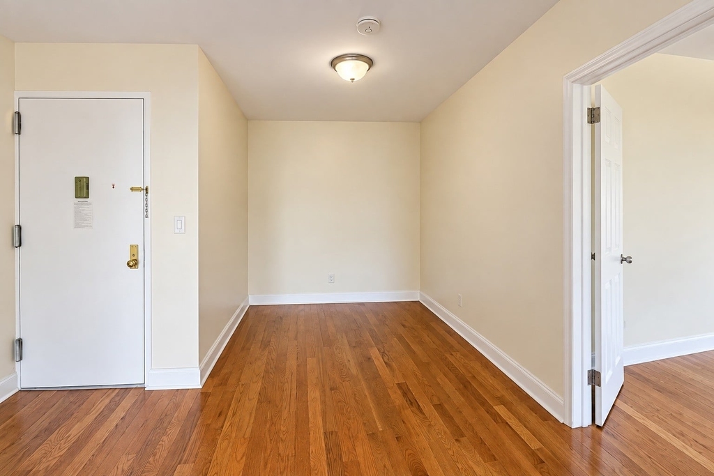 1803 Riverside Drive - Photo 3