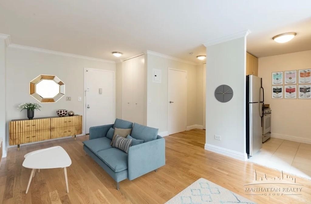 W 48th St - Photo 2