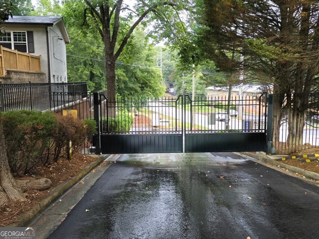 1609 Line Street - Photo 2