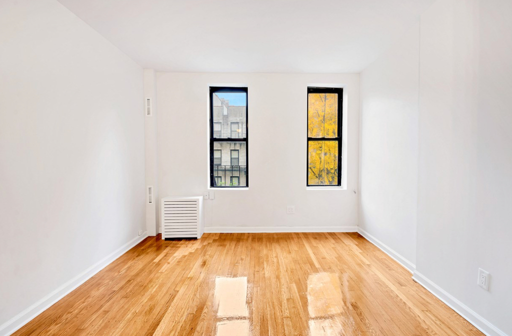  W 49th St (9th & 10th Ave) - Photo 1