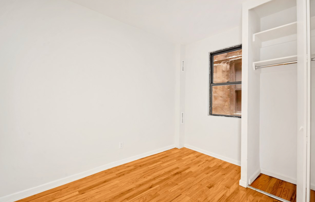  W 49th St (9th & 10th Ave) - Photo 2