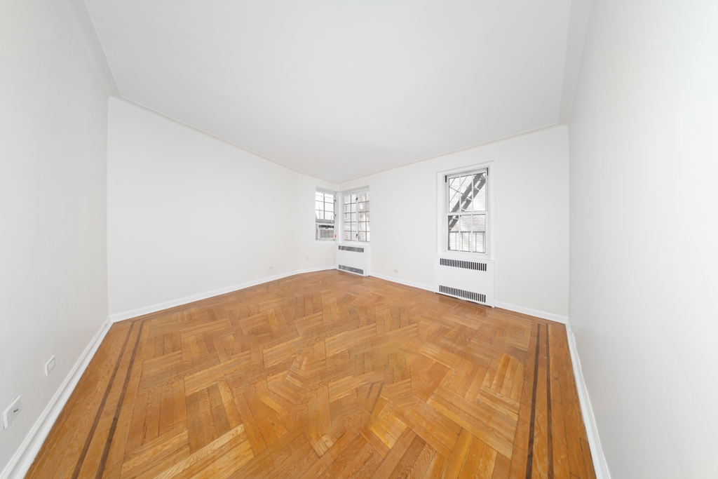 1 Jane Street #1E - Photo 2