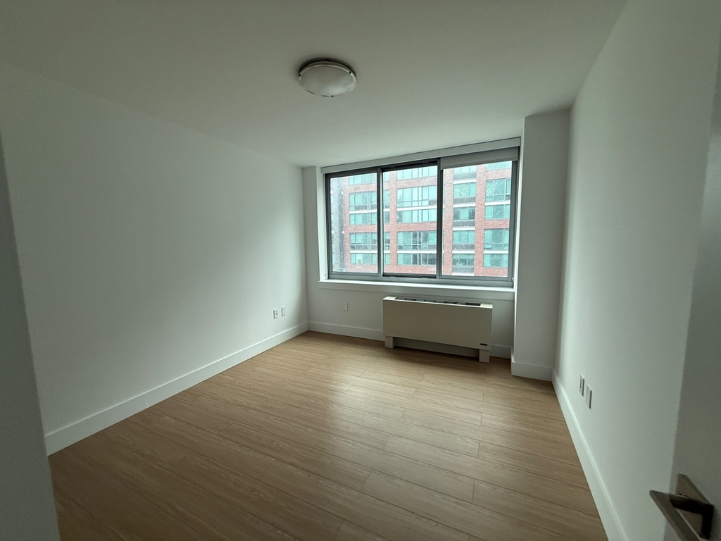 Center Boulevard - Photo 1