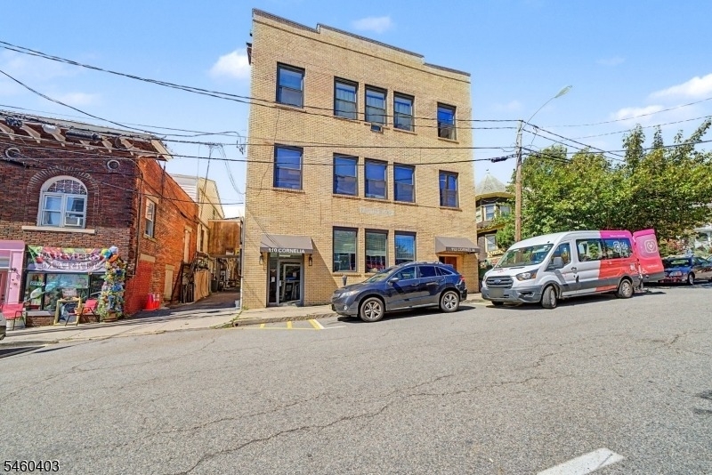 110 Cornelia St - Photo 0