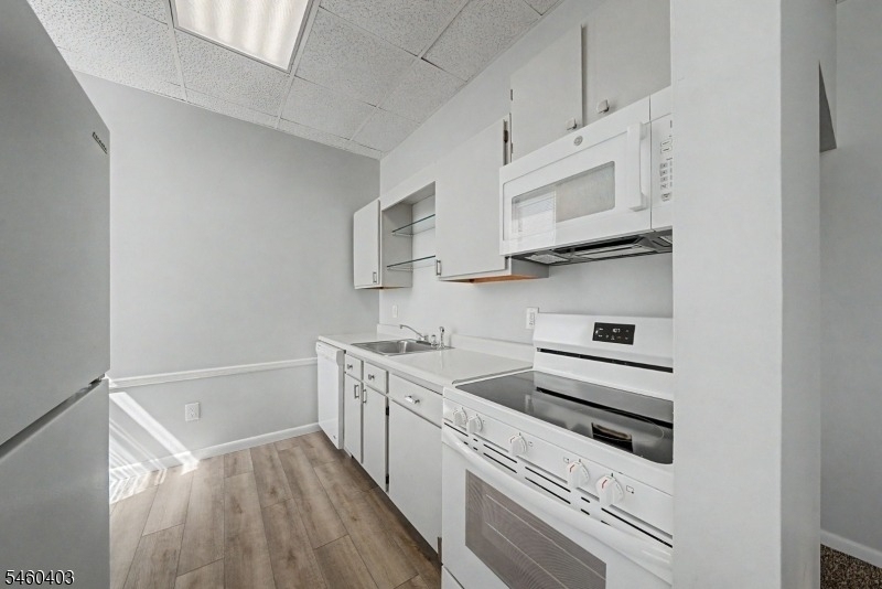 110 Cornelia St - Photo 10