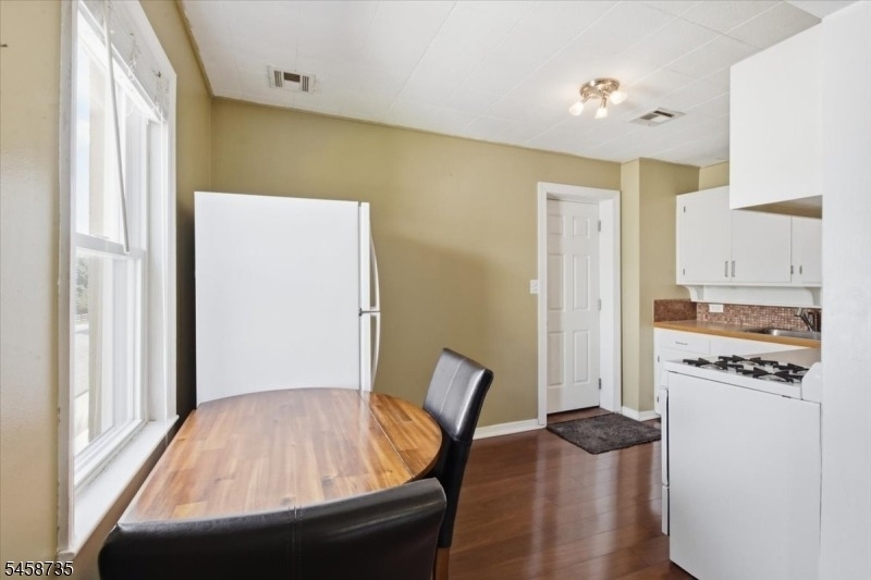 17 Armstrong St - Photo 5