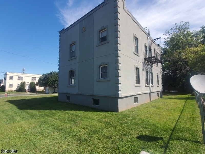269 Willow Ave - Photo 1
