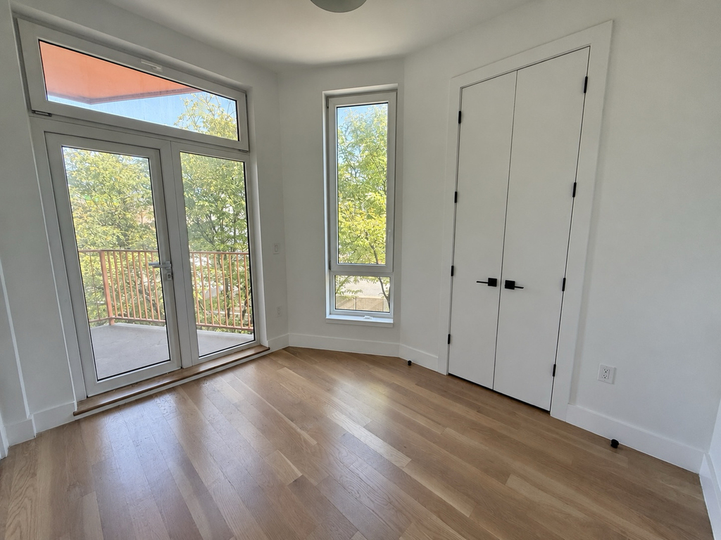 393 Meeker Avenue - Photo 4