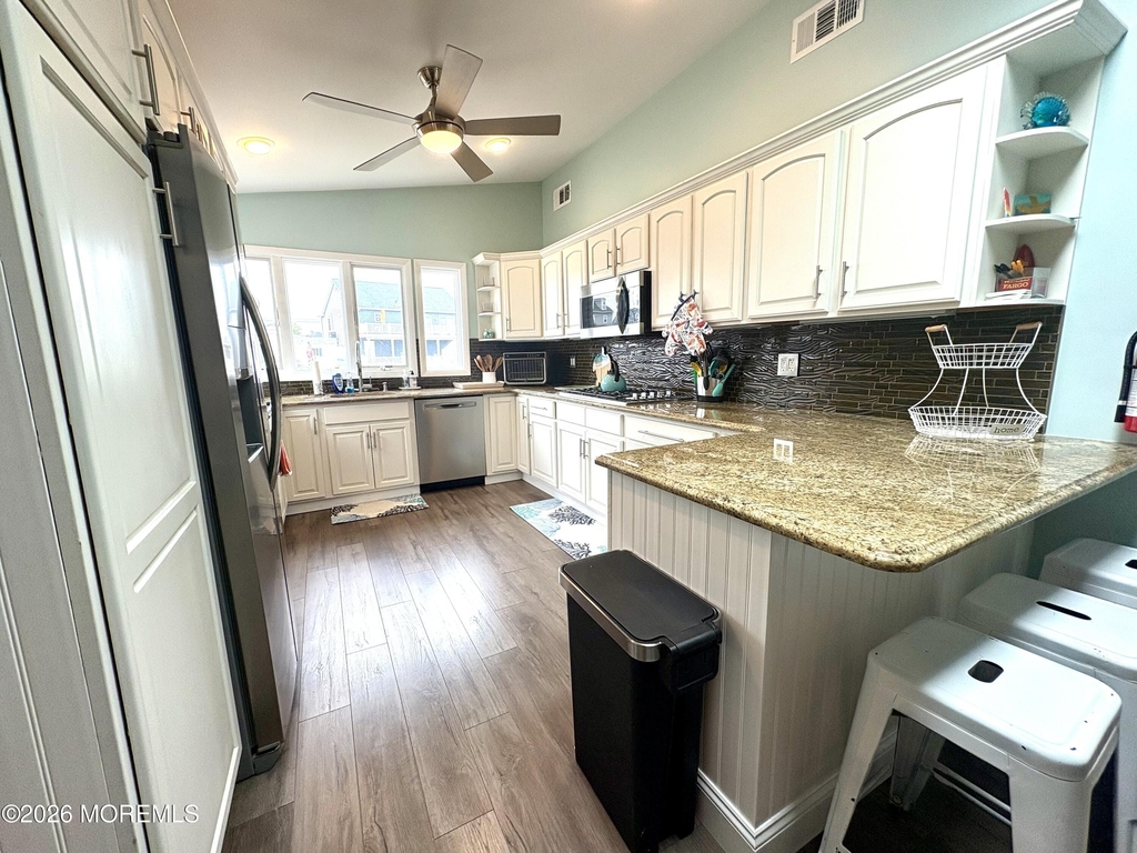 63 Lawrence Drive - Photo 3