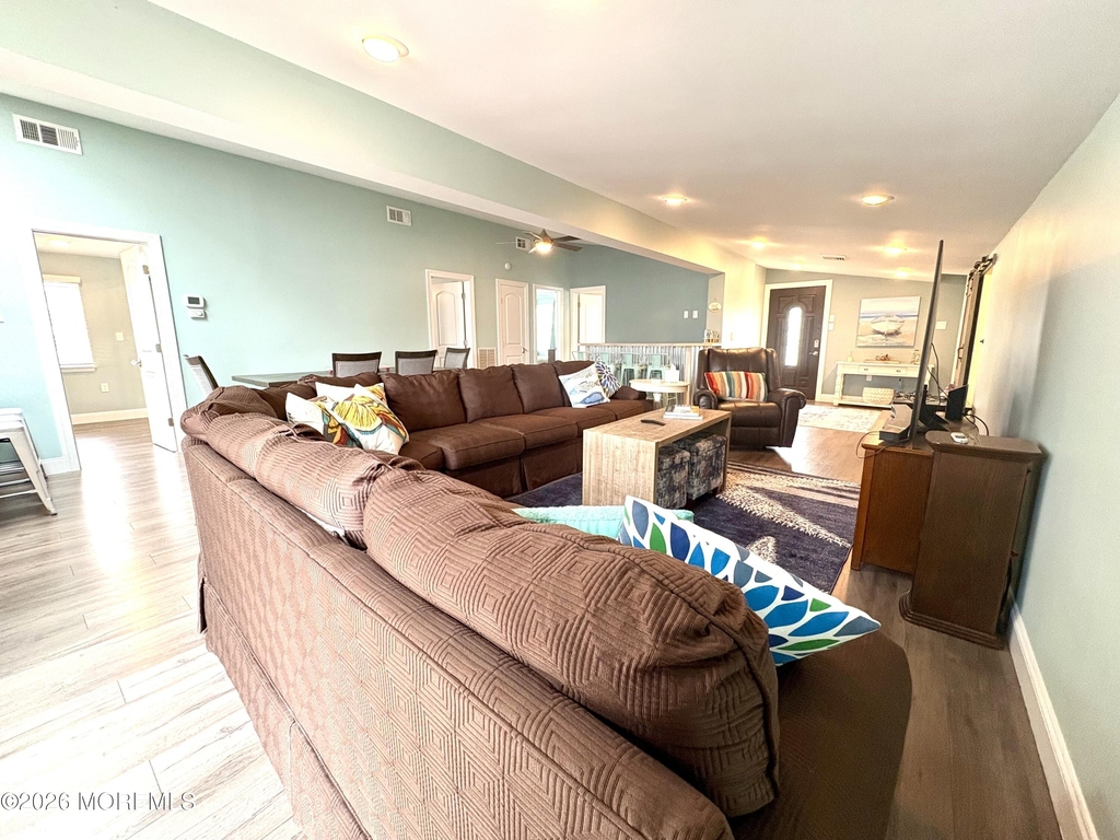63 Lawrence Drive - Photo 7