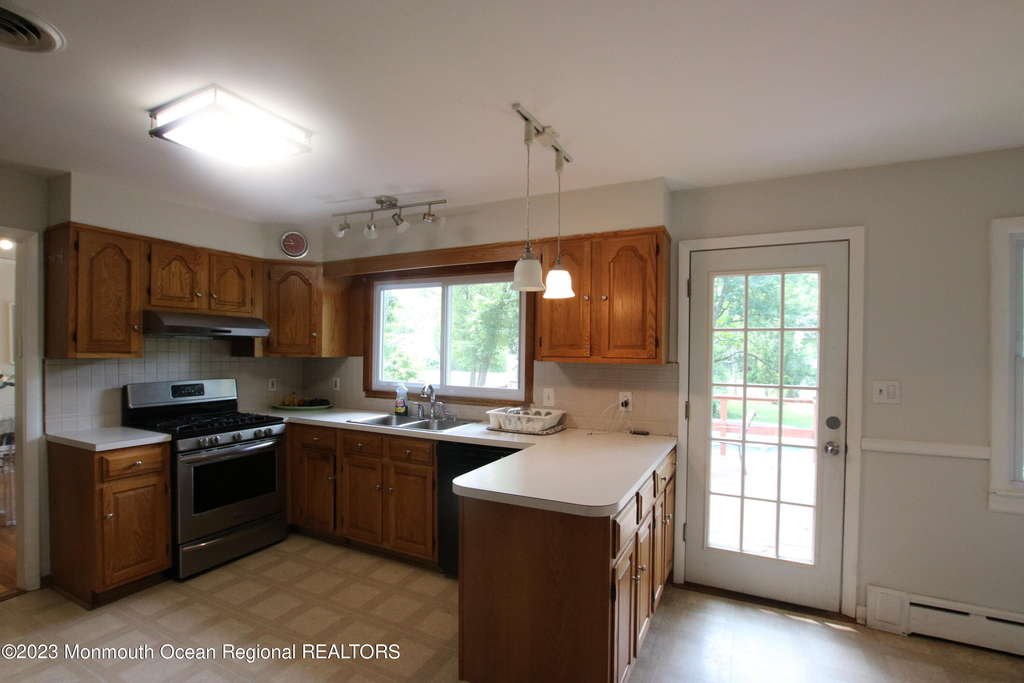 450 Redmond Avenue - Photo 3