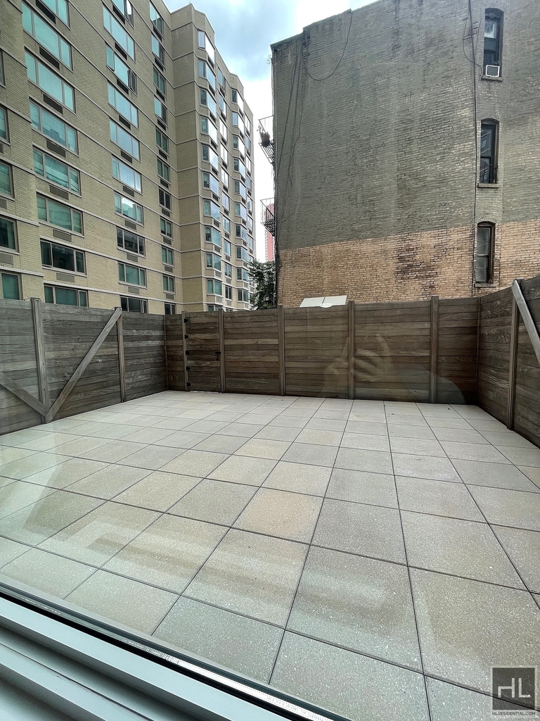 East 71st Street - Photo 5