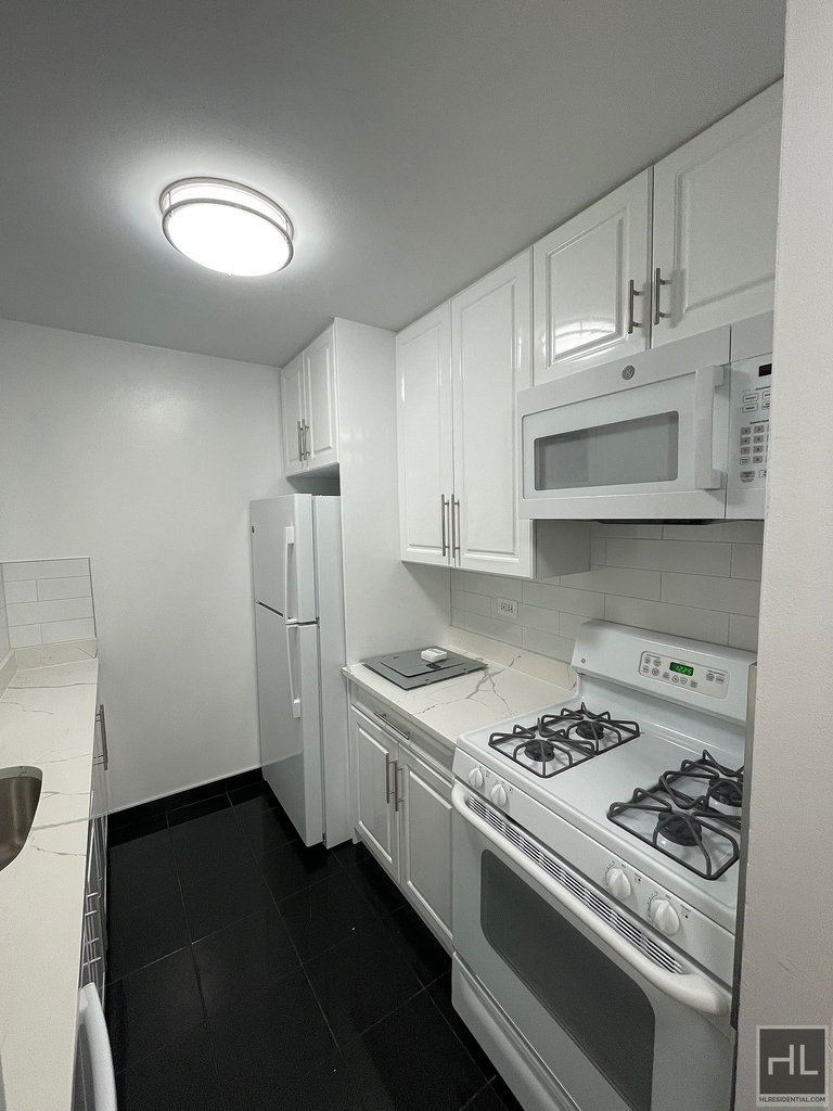 East 71st Street - Photo 6