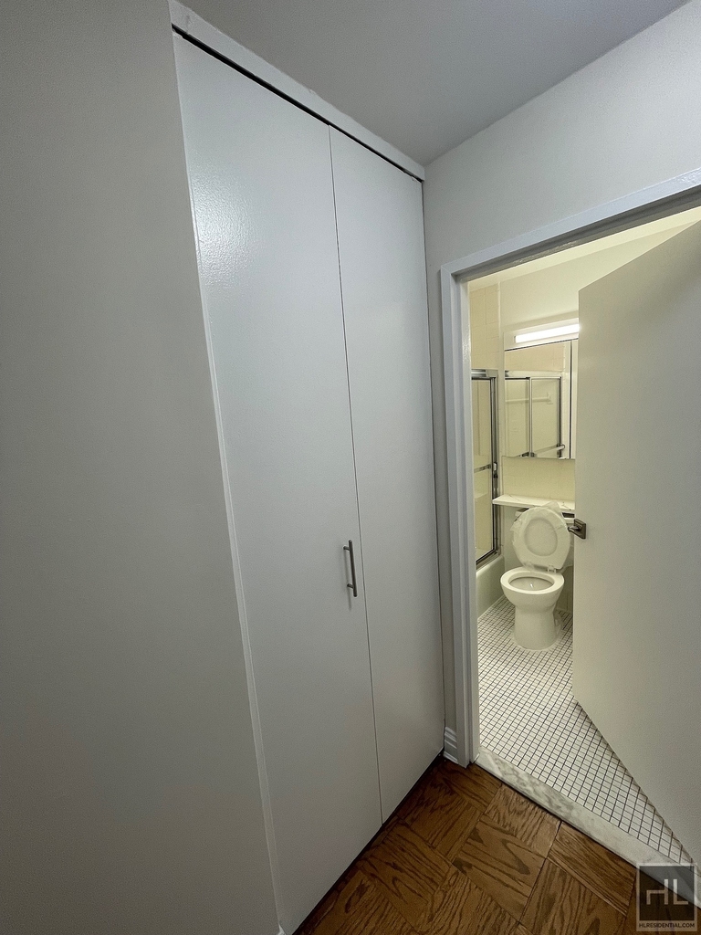 East 71st Street - Photo 10