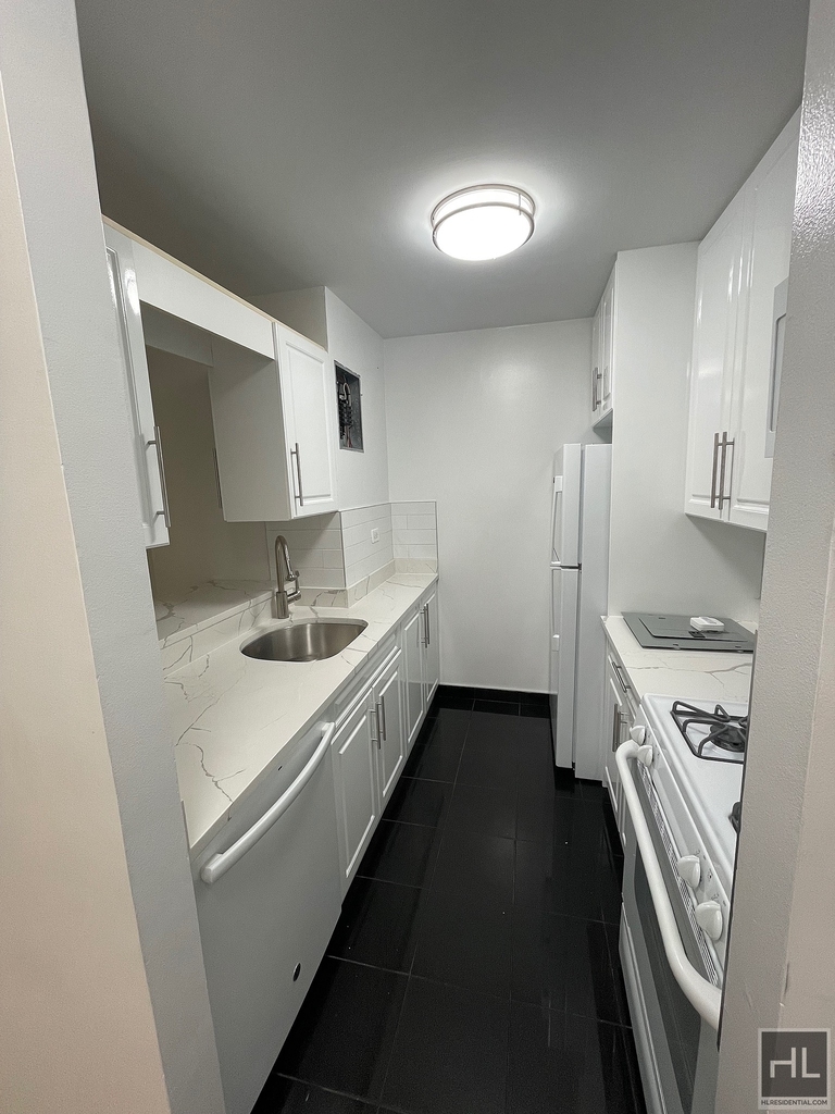 East 71st Street - Photo 9