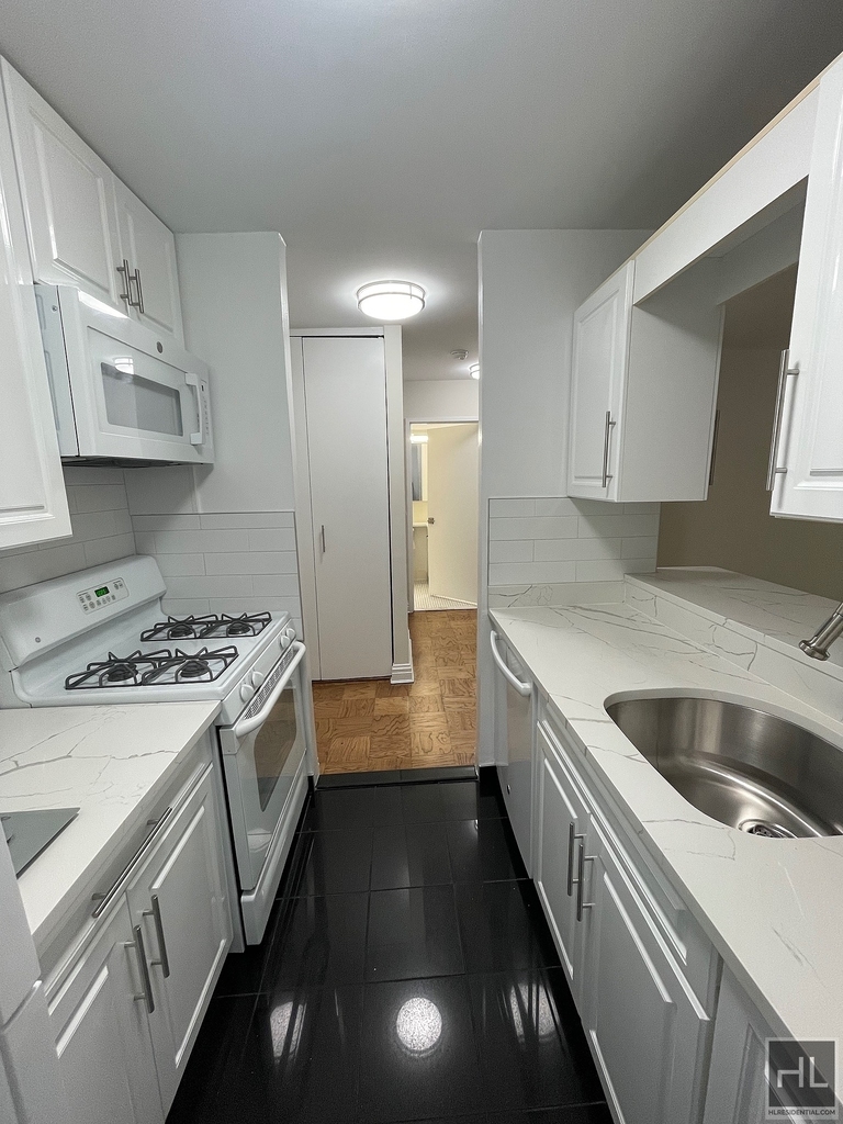 East 71st Street - Photo 8