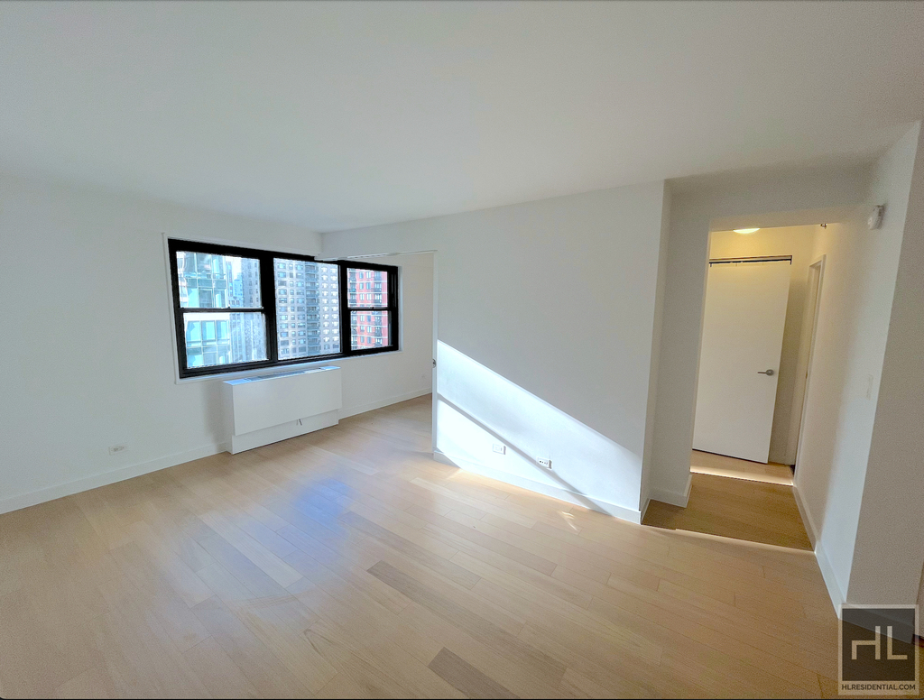East 39th Street - Photo 0