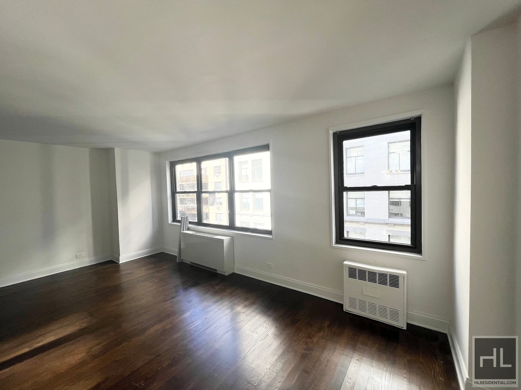 5 Avenue - Photo 4