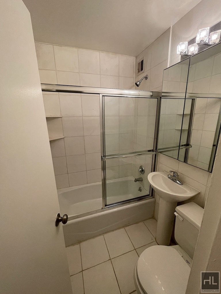 East 76 Street - Photo 11