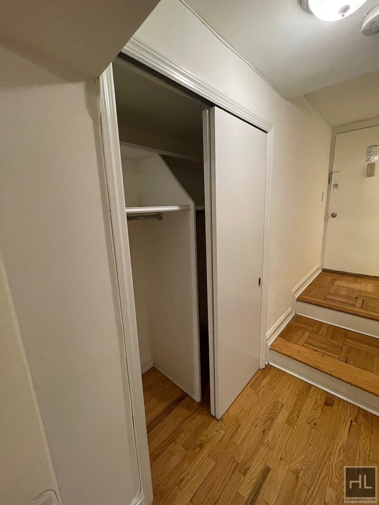 East 76 Street - Photo 10