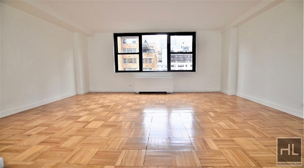 East 49 Street - Photo 0
