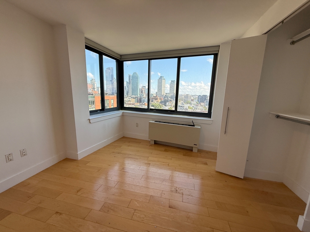 Center Boulevard - Photo 1