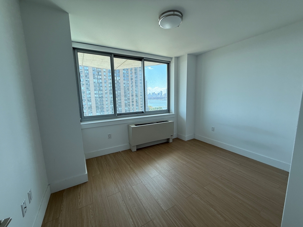 Center Boulevard - Photo 7