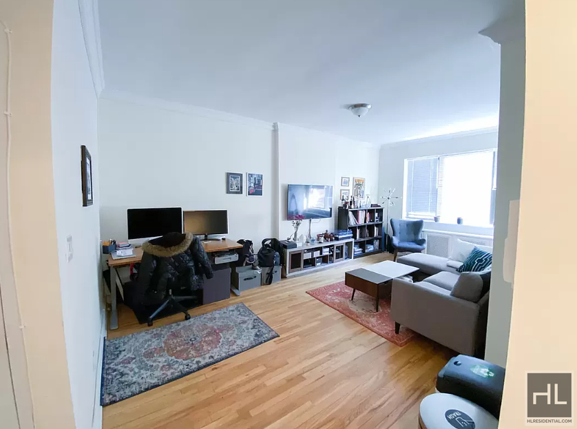 East 76 Street - Photo 1