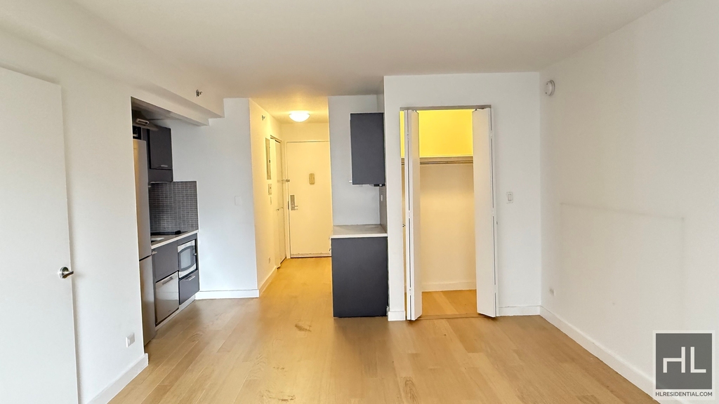 East 39th Street - Photo 2