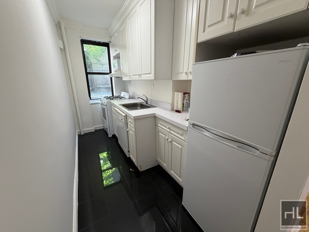 York Avenue - Photo 2
