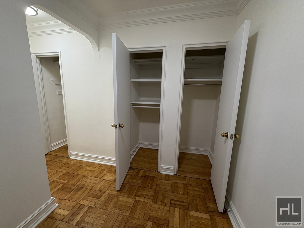 York Avenue - Photo 4