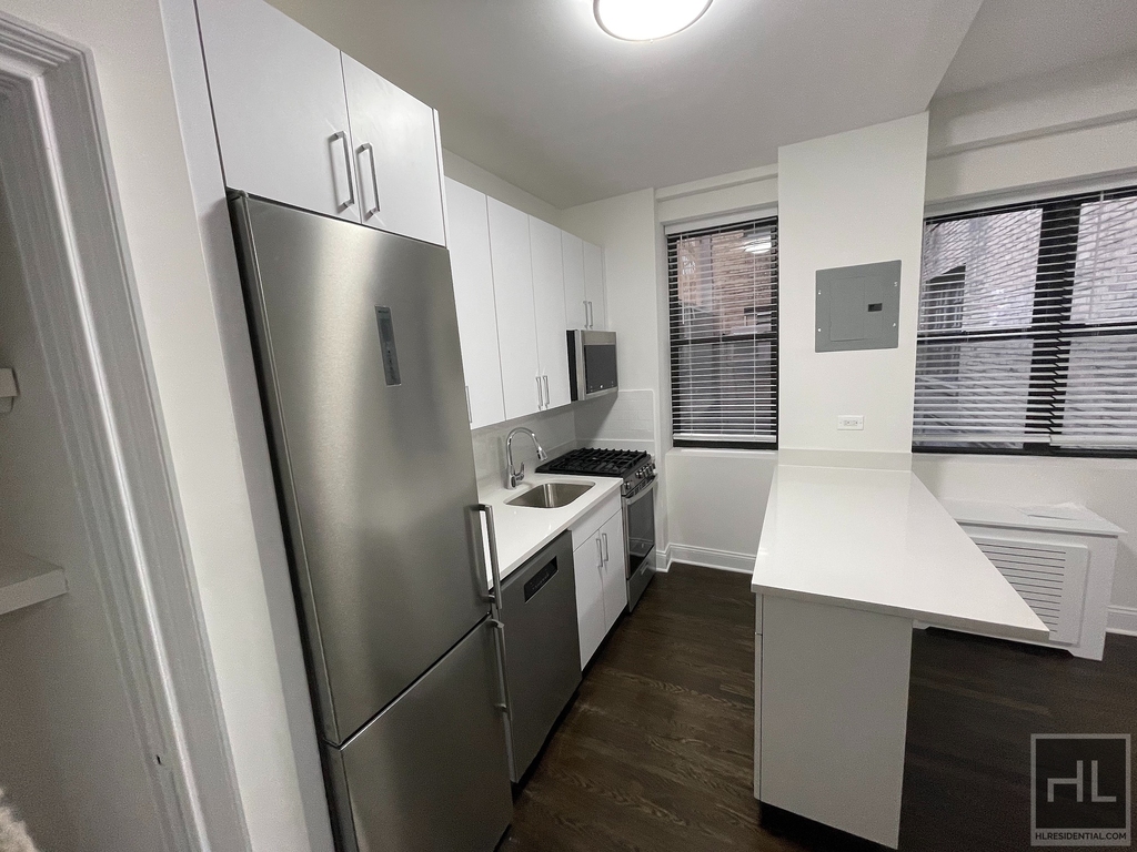 West 55 Street - Photo 1