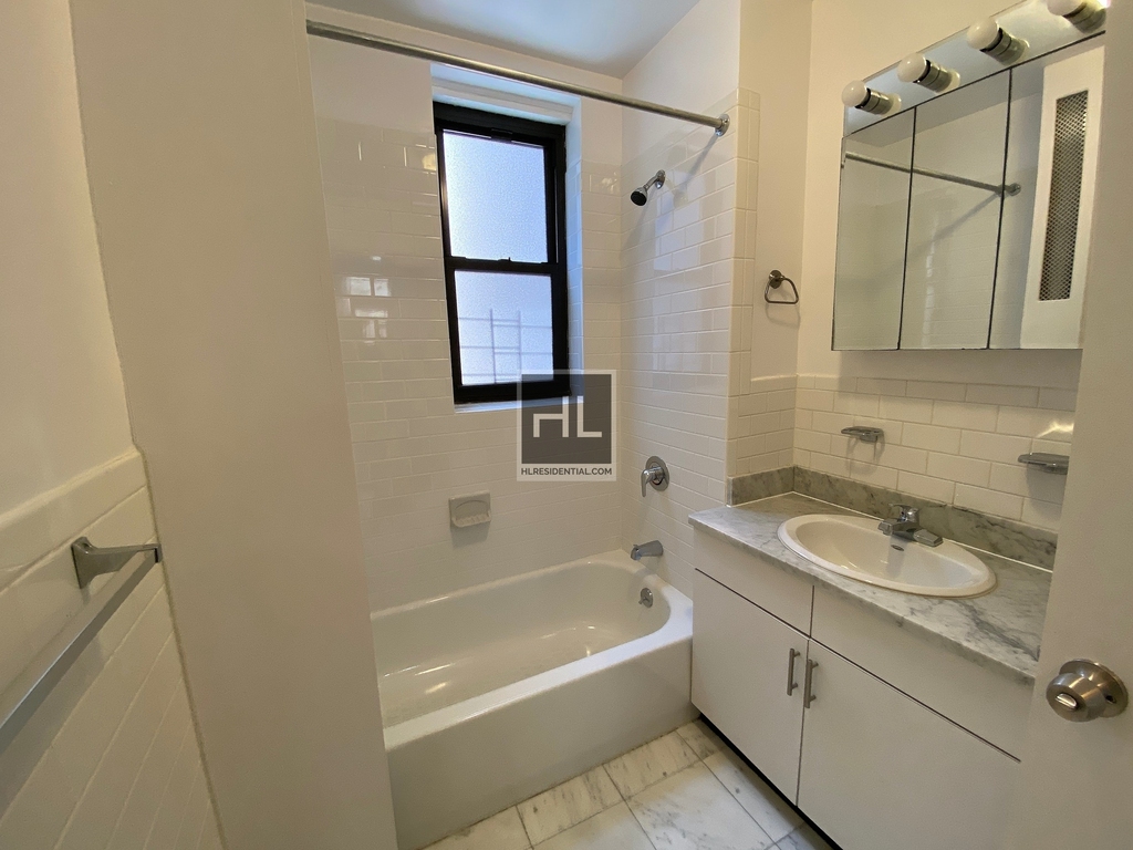 West 55 Street - Photo 5