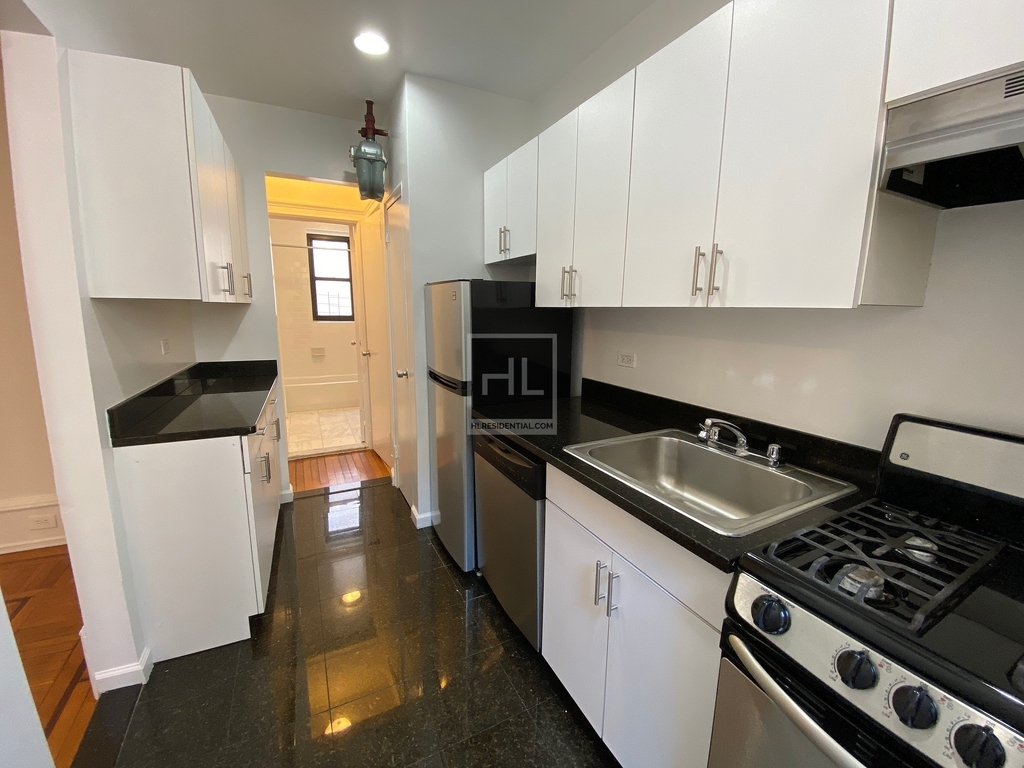 West 55 Street - Photo 4