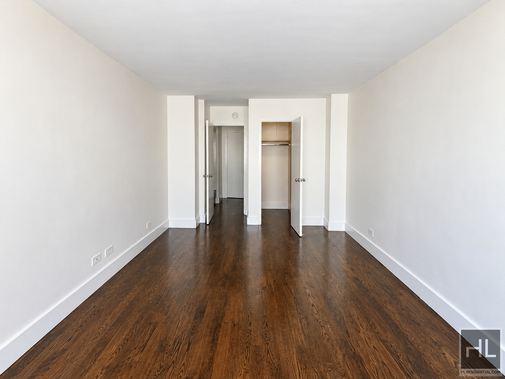 East 63 Street - Photo 2