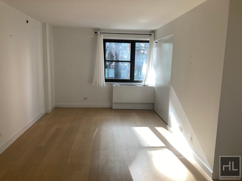 East 39th Street - Photo 2