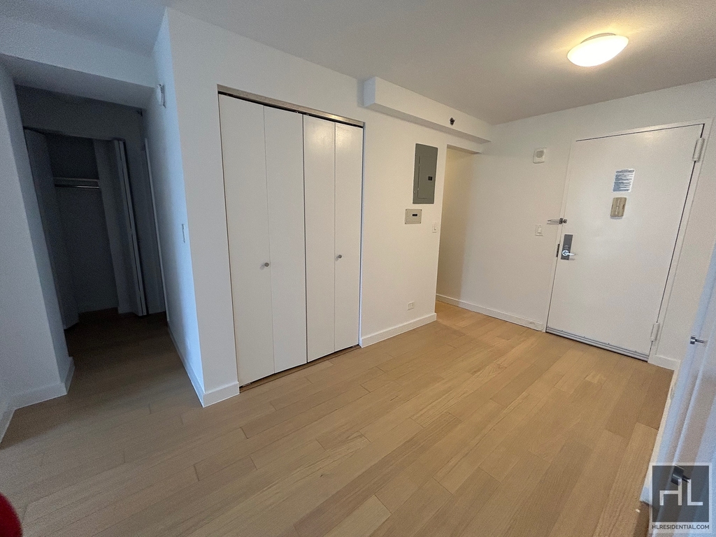 East 39th Street - Photo 5