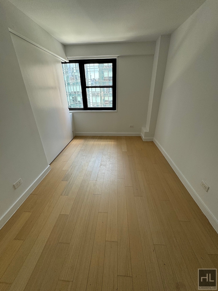 East 39th Street - Photo 3
