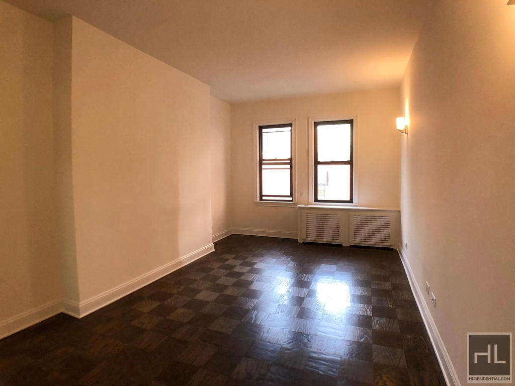 West 22 Street - Photo 2