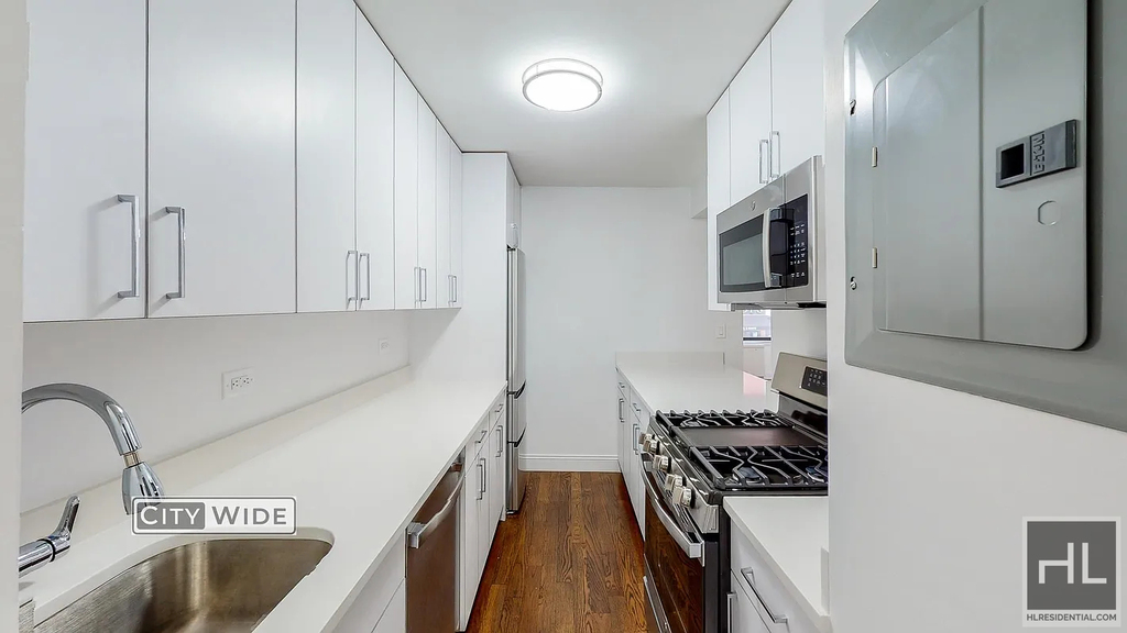 East 63 Street - Photo 1